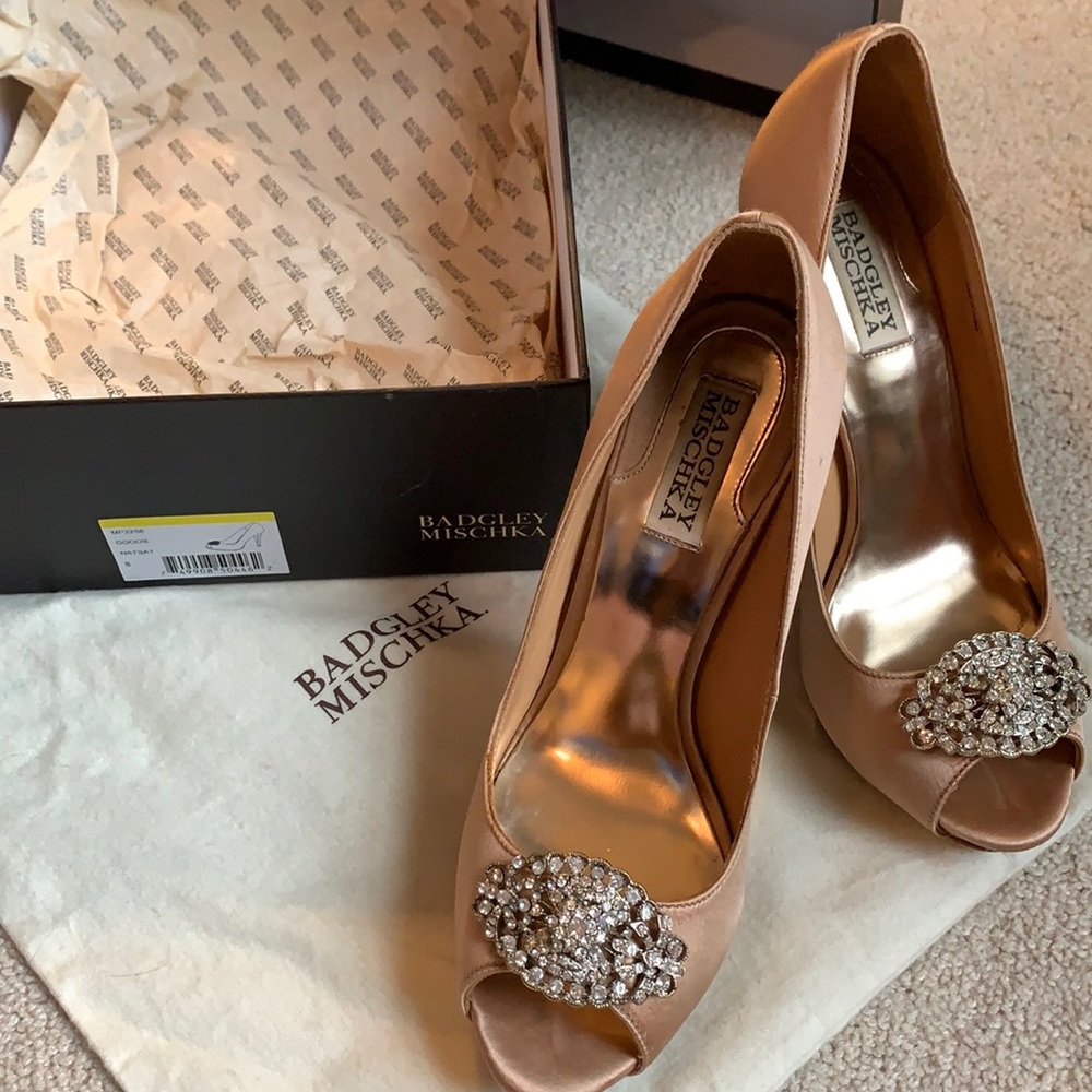 Badgley Mischka Goodie Pump - Size 8